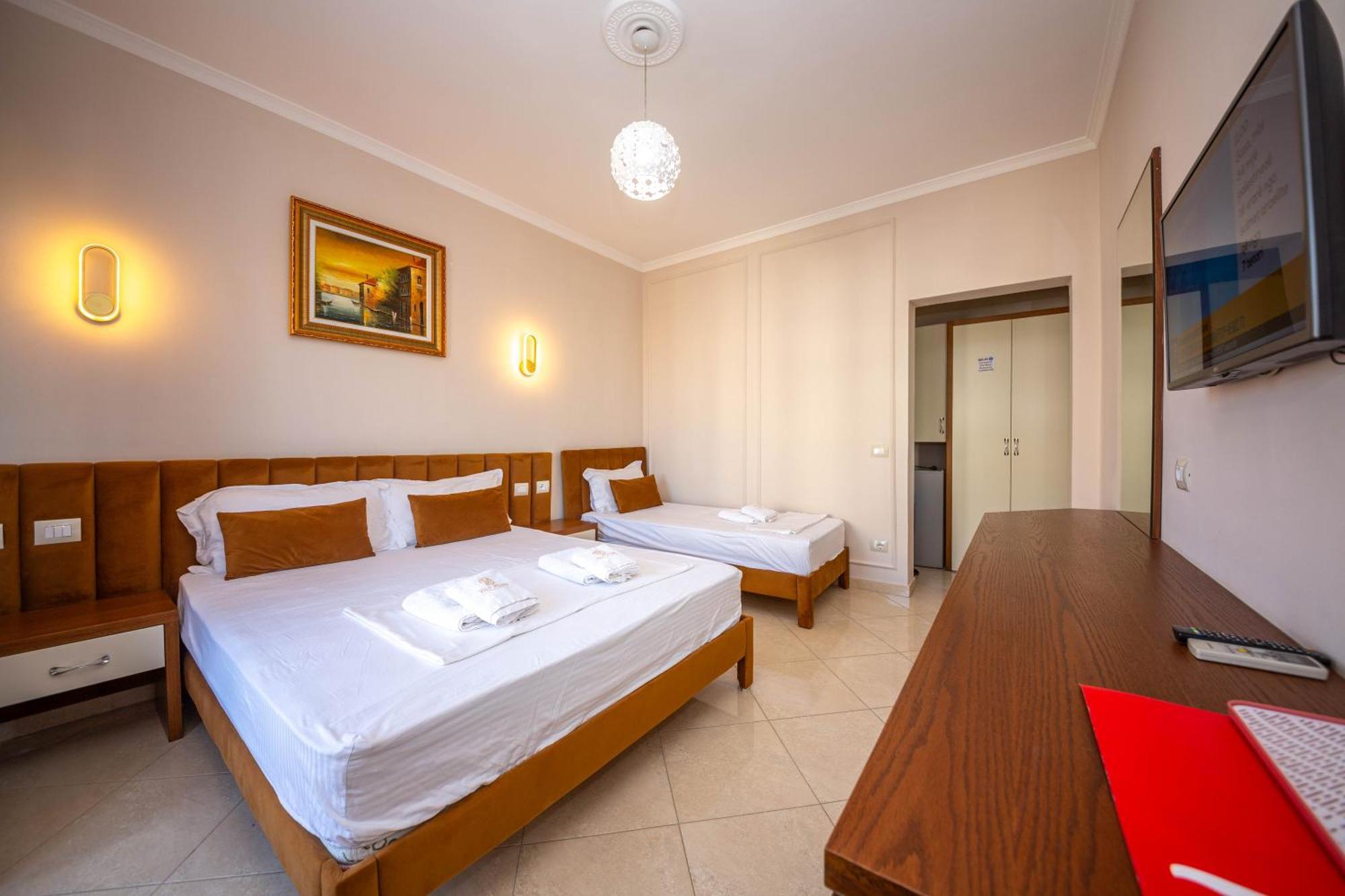 Hotel Vila Misiri ดูร์เรส ภายนอก รูปภาพ